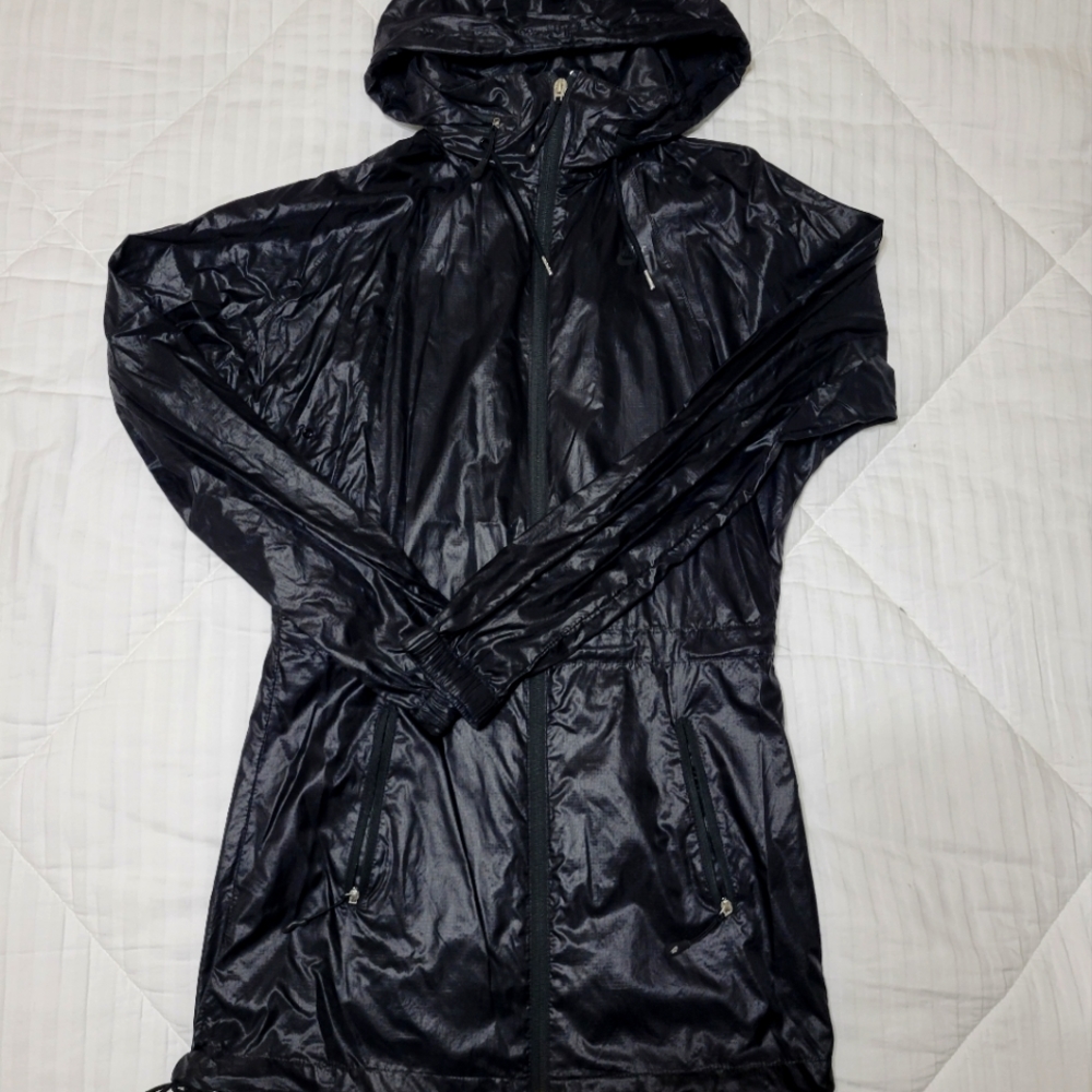 Women's XS Nike Sportswear hooded rain resistant jacket